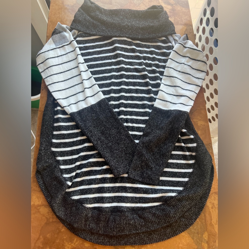 Maurices Cowl neck dk grey and white striped tunic length sweater sz S